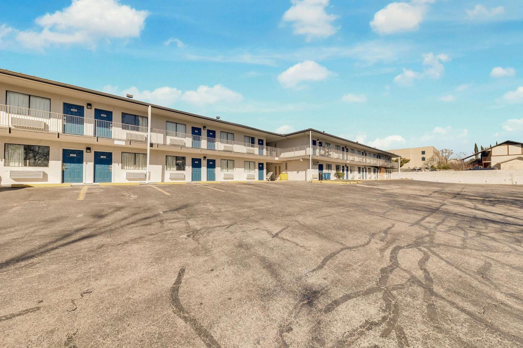 Motel 6-Austin, Tx - Airport - South Εξωτερικό φωτογραφία